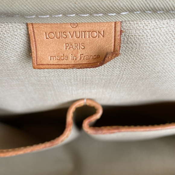 Louis Vuitton Deauville Monogram Bag - Picture 7 of 8